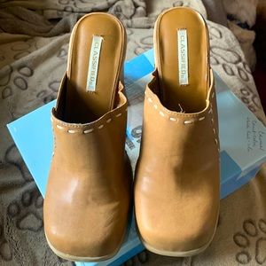 Chunky clogs - brand: Classified light tan